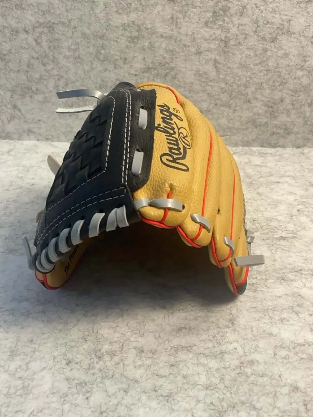 Rawlings Players Series WPL10CB 10-inch Baseball Glove